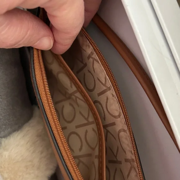 NWT Calvin Klein Cream and Tan Bag - Picture 7 of 10